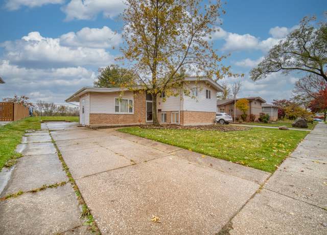 Property at 135 Westwood Dr, Park Forest, IL 60466, 3 beds, 2.5 baths