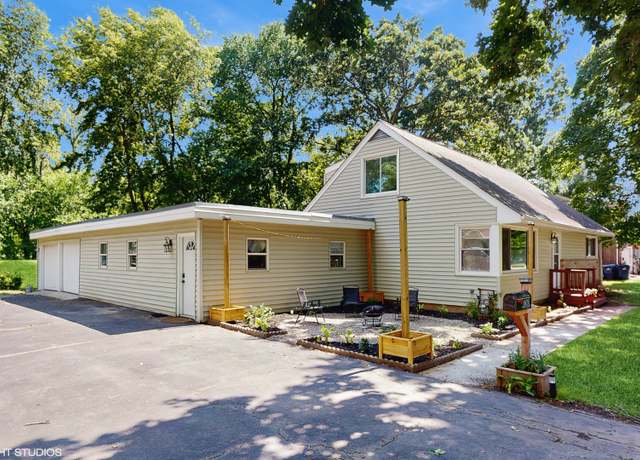 Property at 16051 W Des Plaines Dr, Libertyville, IL 60048, 4 beds, 3 baths
