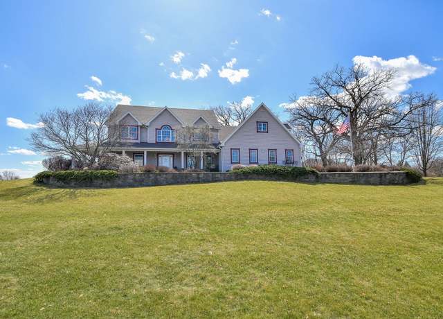 Property at 10N627 Oak Ridge Dr, Elgin, IL 60124, 5 beds, 3.5 baths
