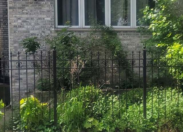 Property at 541 W 44th Pl, Chicago, IL 60609, 3 beds, 1.5 baths