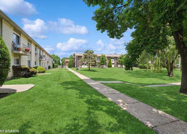 Property at 8888 Steven Dr Unit 1H, Des Plaines, IL 60016, 1 bed, 1 bath
