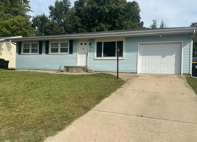 Property at 1824 Hoover Dr, Normal, IL 61761, 3 beds, 1.5 baths