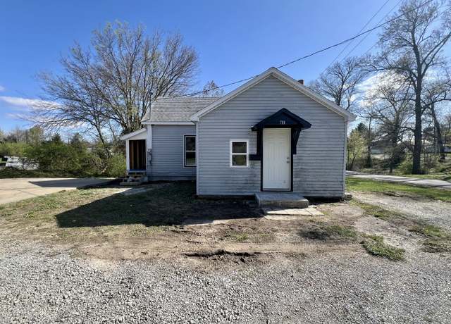 Property at 700 E Marion St, Newton, IL 62448, 3 beds, 2 baths