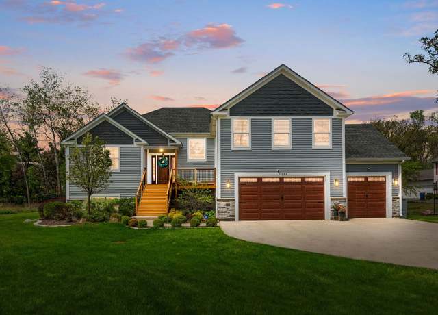Property at 589 Quassey Ave, Lake Bluff, IL 60044, 5 beds, 3.5 baths