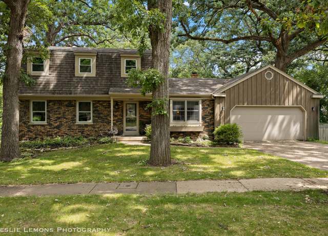Property at 2250 Knollwood Dr, Elgin, IL 60123, 4 beds, 3 baths