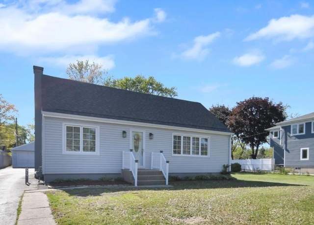 Property at 3816 N Washington St, Westmont, IL 60559, 3 beds, 2 baths