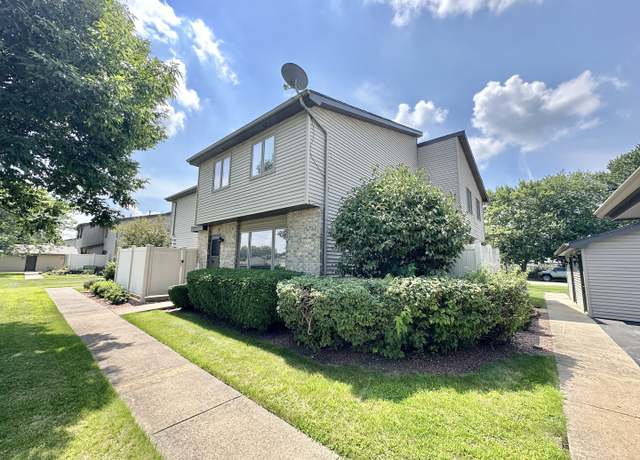 Property at 762 Lake Rd, New Lenox, IL 60451, 2 beds, 2 baths