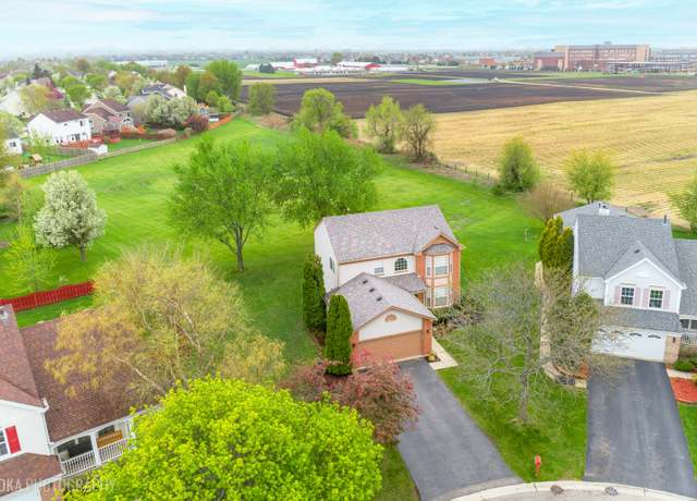 Property at 6 Baronet Ct, Lake In The Hills, IL 60156, 3 beds, 2.5 baths