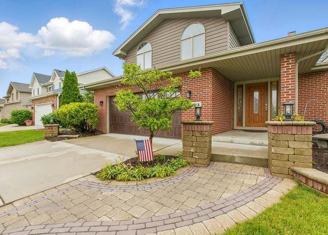 Property at 1650 Chauser Ln, Woodridge, IL 60517, 5 beds, 3.5 baths