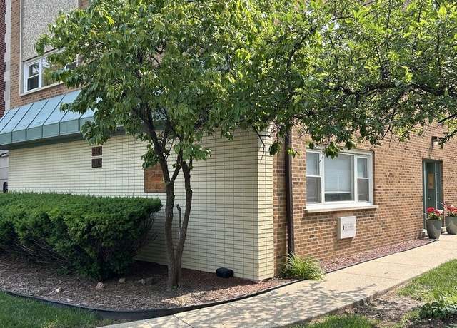 Property at 214 S Oak Park Ave, Oak Park, IL 60302, 1 bed, 1 bath