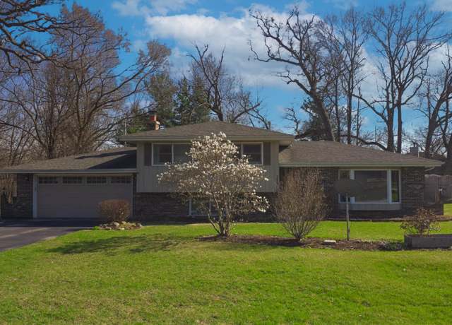 Property at 17517 Woodbrook Ln, Lockport, IL 60441, 3 beds, 2 baths