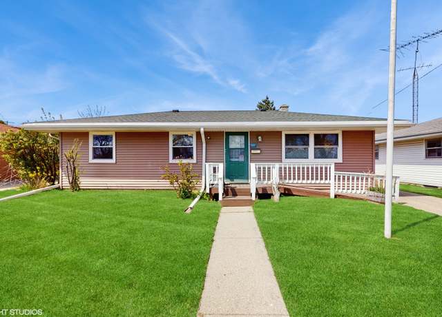 Property at 2818 Brentwood Dr, Racine, WI 53403, 3 beds, 1.5 baths