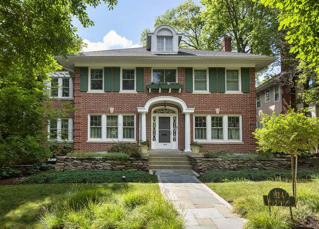 Property at 824 Ingleside Pl, Evanston, IL 60201, 5 beds, 4.5 baths