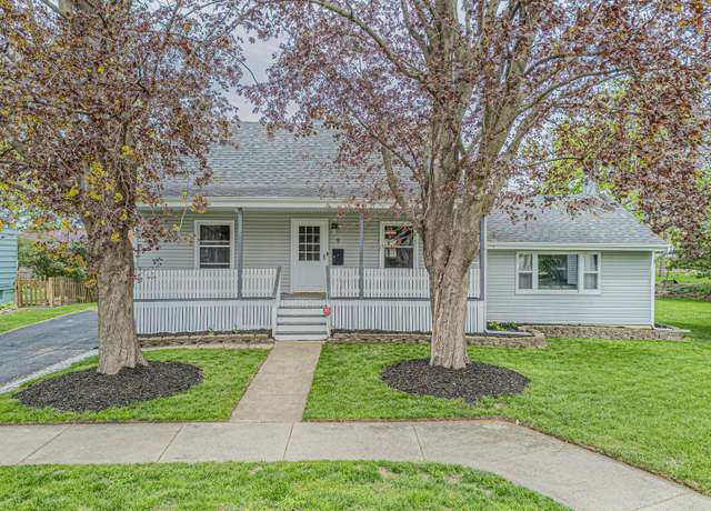 Property at 9 Lincoln Ave, East Dundee, IL 60118, 3 beds, 2 baths