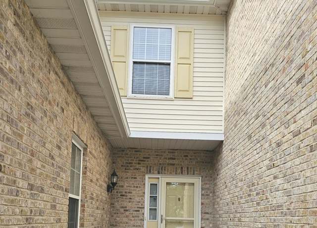 Property at 20 Lily Ct, Bolingbrook, IL 60440, 3 beds, 2.5 baths