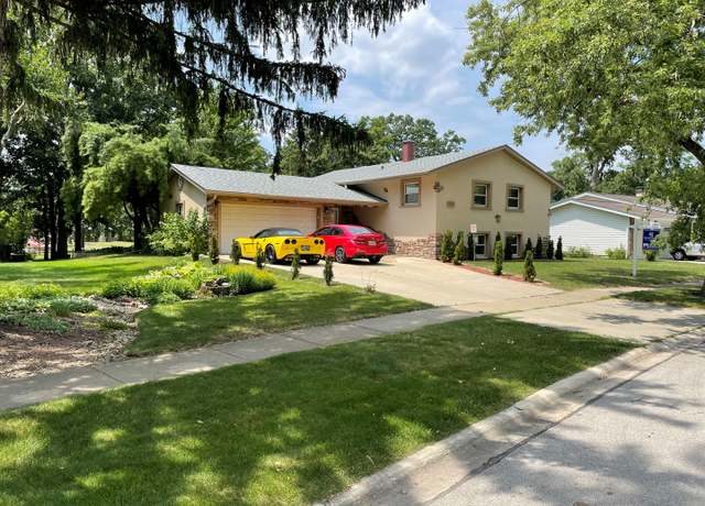 Property at 7004 Roberts Dr, Woodridge, IL 60517, 5 beds, 3 baths