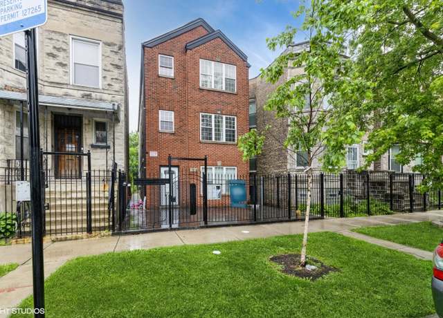Property at 3115 W Lexington St, Chicago, IL 60612, 9 beds, 6 baths