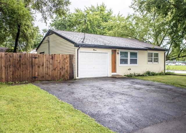 Property at 9 Helm Rd, Carpentersville, IL 60110, 3 beds, 1 bath