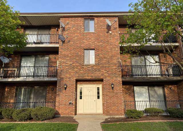 Property at 10501 S Highland Ave Unit 303B, Worth, IL 60482, 2 beds, 1 bath
