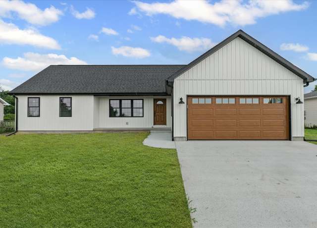 Property at 423 E Meuser Dr, Paxton, IL 60957, 3 beds, 2 baths