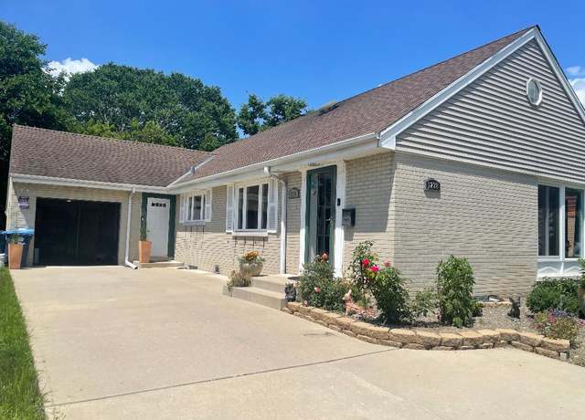 Property at 1278 E River Dr, Des Plaines, IL 60018, 3 beds, 2.5 baths