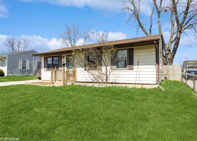 Property at 4 E Streamwood Blvd, Streamwood, IL 60107, 3 beds, 1 bath