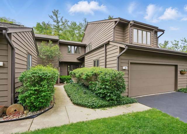 Property at 36 Lakewood Cir, St. Charles, IL 60174, 3 beds, 2.5 baths