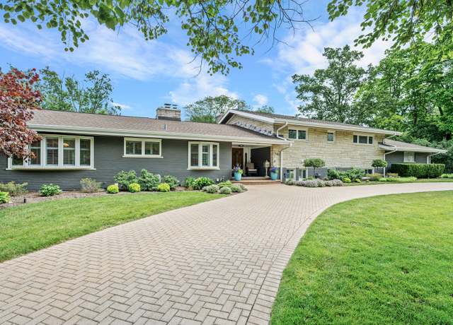 Property at 301 Crabtree Ln, Glenview, IL 60025, 4 beds, 3 baths