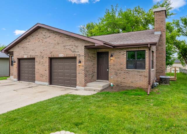 Property at 916 Pleasant St, Woodstock, IL 60098, 2 beds, 1 bath