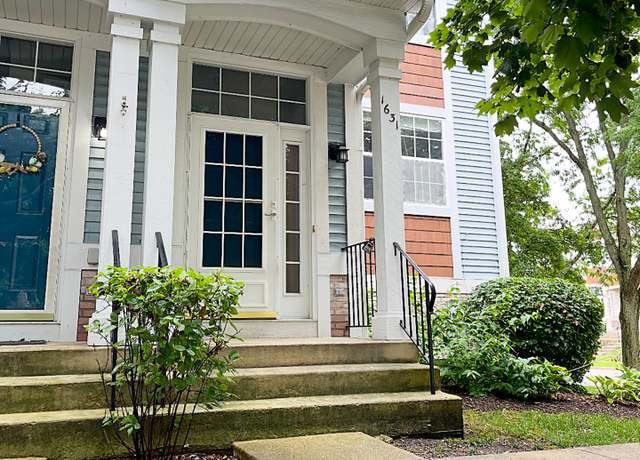 Property at 1631 Apple Tree Ln, West Chicago, IL 60185, 2 beds, 1.5 baths