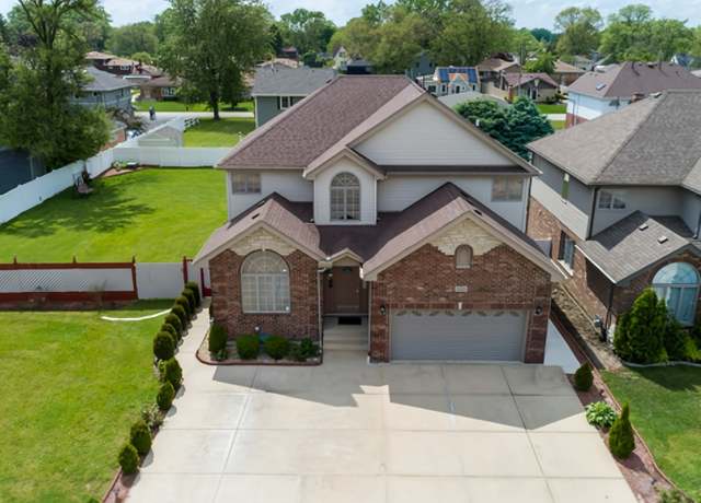 Property at 10826 S Ridgeland Ave, Worth, IL 60482, 5 beds, 3.5 baths