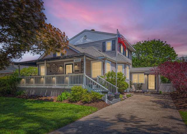 Property at 9205 S Central Park Ave, Evergreen Park, IL 60805, 3 beds, 2.5 baths