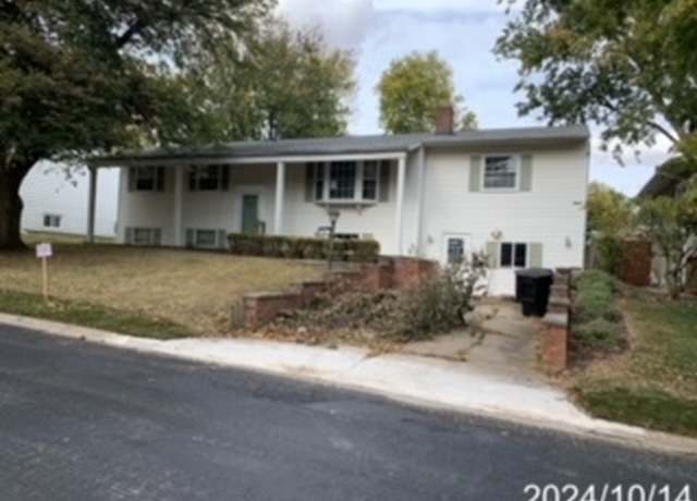 Property at 1406 Searle Dr, Normal, IL 61761, 3 beds, 3.5 baths