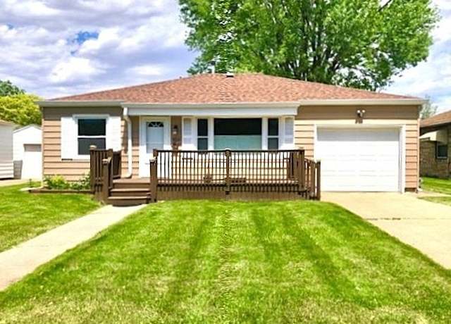 Property at 804 W 11th St, Sterling, IL 61081, 2 beds, 1 bath