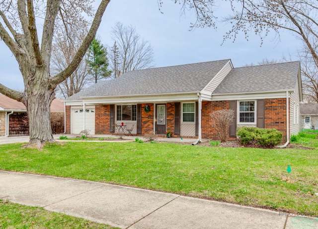 Property at 899 Bernard Dr, Buffalo Grove, IL 60089, 3 beds, 2 baths