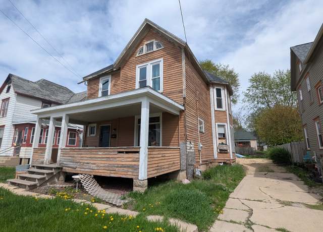 Property at 1123 S Carroll Ave, Freeport, IL 61032, 3 beds, 1 bath
