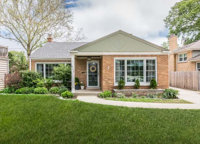 Property at 825 Goodwin Dr, Park Ridge, IL 60068, 3 beds, 2 baths