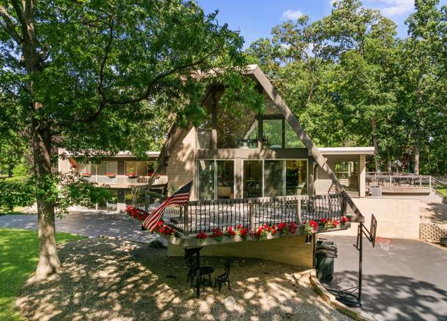 Property at 431 Maplewood Dr, Barrington, IL 60010, 5 beds, 3 baths