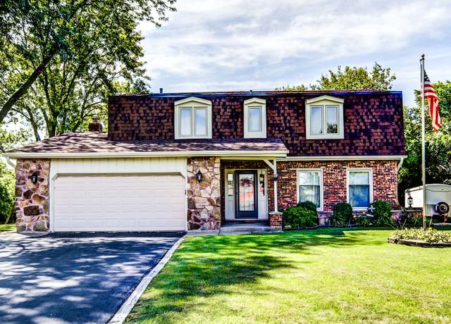 Property at 8309 W 132nd St, Orland Park, IL 60462, 4 beds, 2.5 baths