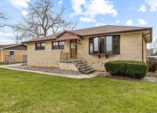 Property at 6419 W 88th St, Oak Lawn, IL 60453, 3 beds, 1.5 baths