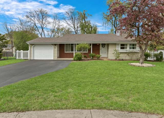 Property at 5 Forestway Ct, Buffalo Grove, IL 60089, 3 beds, 2 baths
