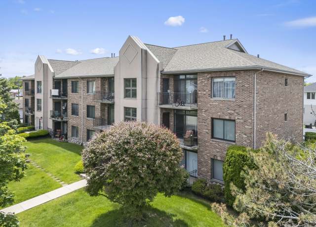 Property at 11036 Jodan Dr Unit 3D, Oak Lawn, IL 60453, 2 beds, 2 baths
