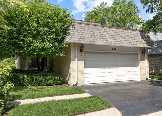 Property at 221 Pin Oak Dr, Wilmette, IL 60091, 3 beds, 2.5 baths