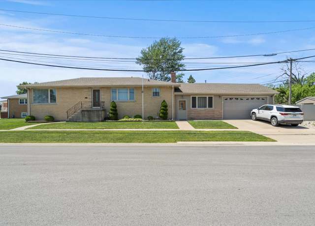 Property at 8436 Moody Ave, Burbank, IL 60459, 5 beds, 2.5 baths