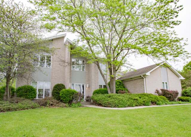 Property at 812 Andover Ct, Prospect Heights, IL 60070, 5 beds, 2.5 baths