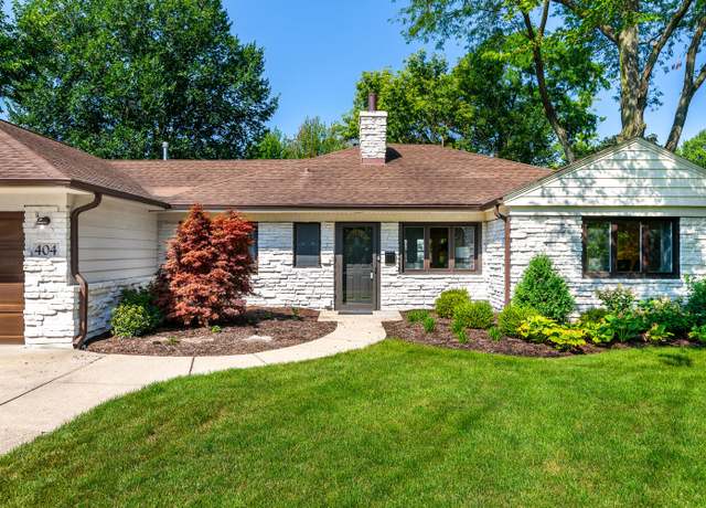 Property at 404 S York St, Elmhurst, IL 60126, 4 beds, 2.5 baths