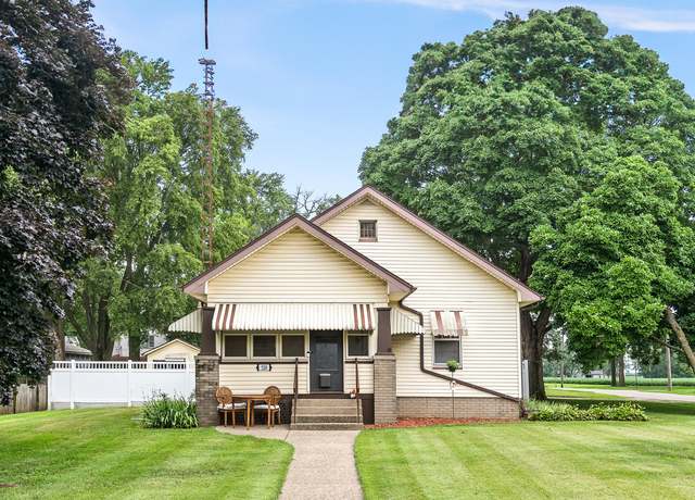 Property at 520 S Tonica St, Mason City, IL 62664, 2 beds, 1.5 baths