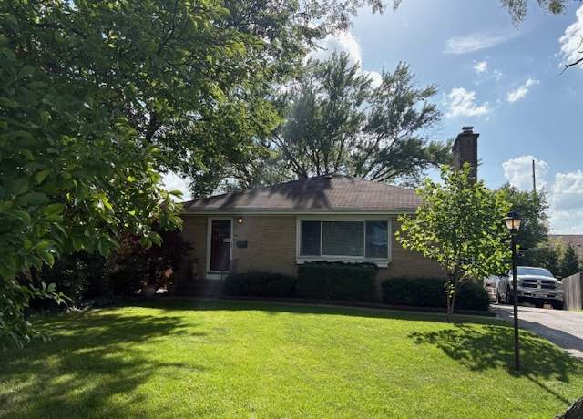 Property at 136 Walton St, Barrington, IL 60010, 3 beds, 2.5 baths
