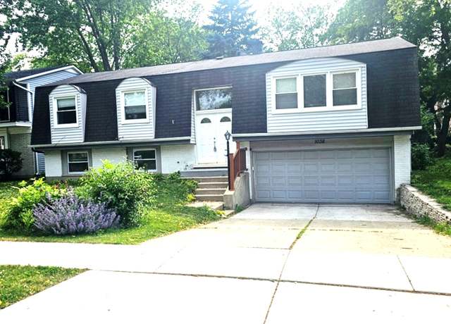 Property at 1038 Cambridge Dr, Buffalo Grove, IL 60089, 4 beds, 3 baths