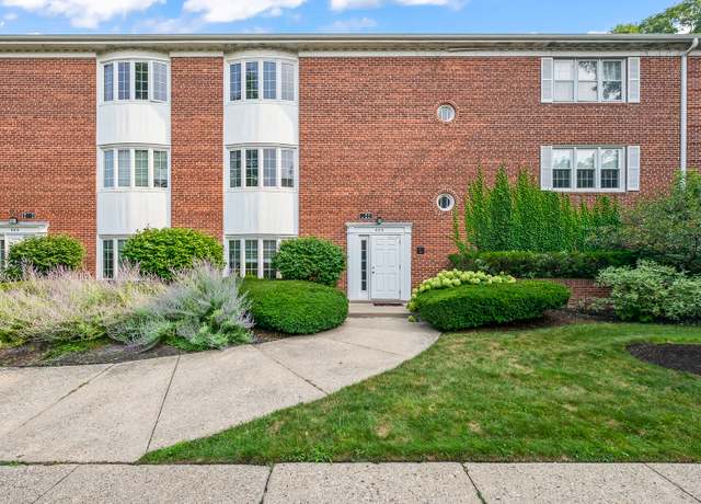 Property at 909 Greenwood St Unit 1C, Evanston, IL 60201, 1 bed, 1 bath